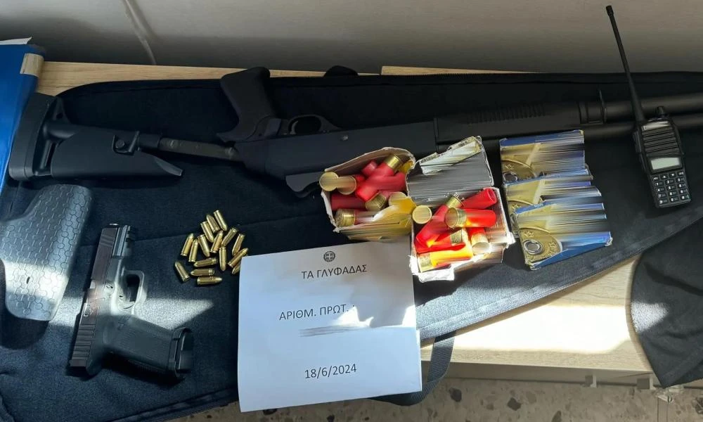 Γλυφάδα: Συνελήφθη γιος στελέχους της greek mafia που έκρυβε όπλα και σφαίρες